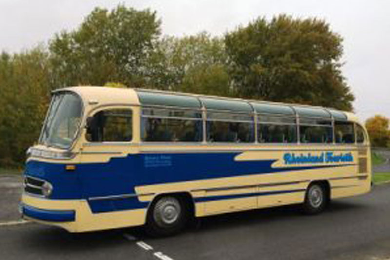 Oldtimer-Bus mieten in Köln, Bonn, Düsseldorf und im Rheinland